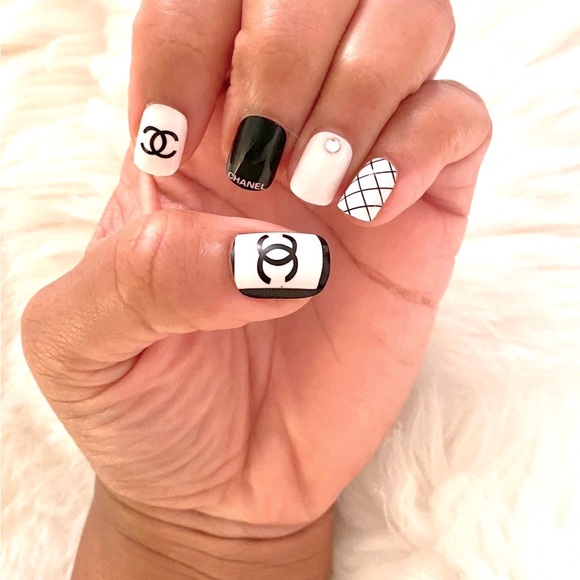 Elegant Press on Nails - Picture 2 of 4